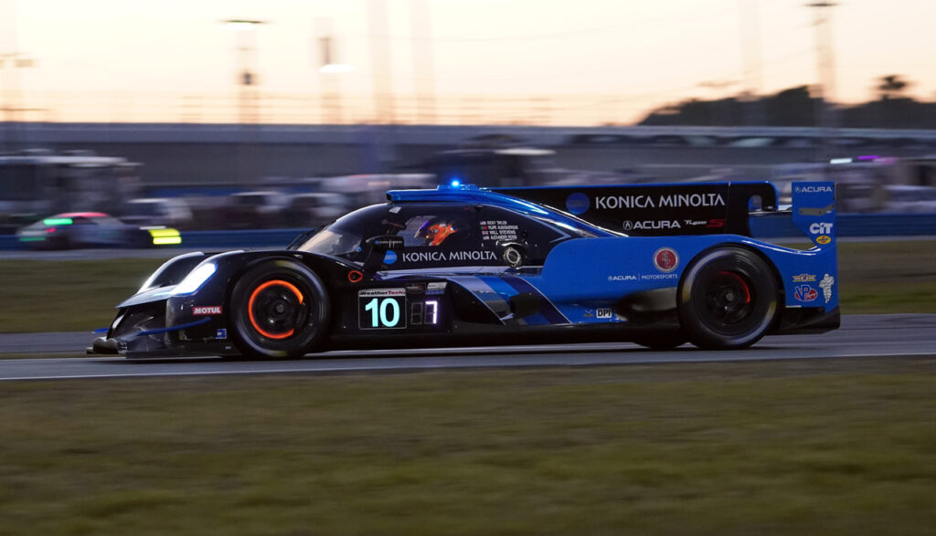 Heavy braking for the Konica Minolta Acura. [Jack Webster photo]