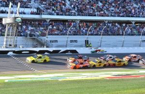 Matt Kenseth leads the pack at Daytona. [Russ Lake Photo]