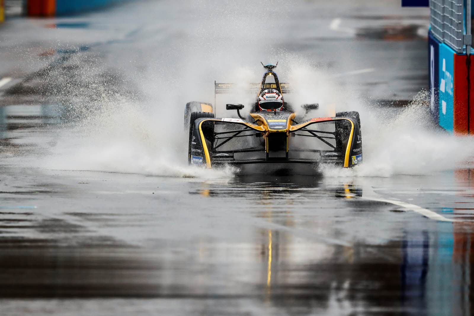 Will Porsche make a big splash in Formula e in 2019? [photo courtesy Formula e]