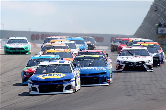 Chase Elliott takes the green flag at Watkins Glen International. [Photo by Matt Sullivan/Getty Images]